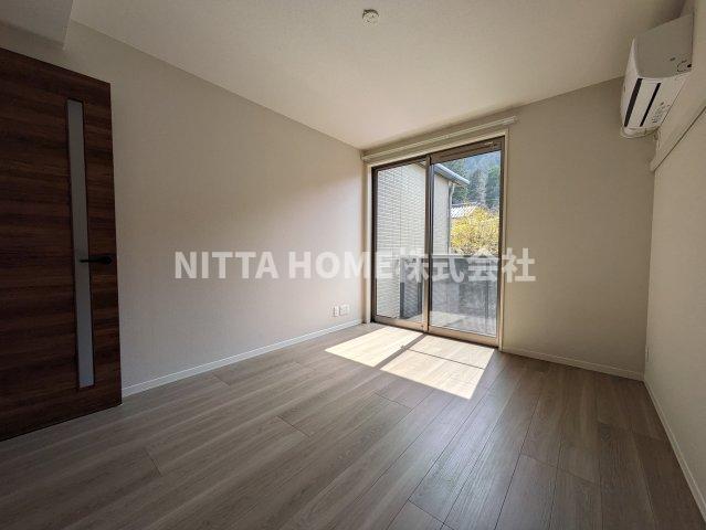 居室・リビング　明るい光が差し込みます●