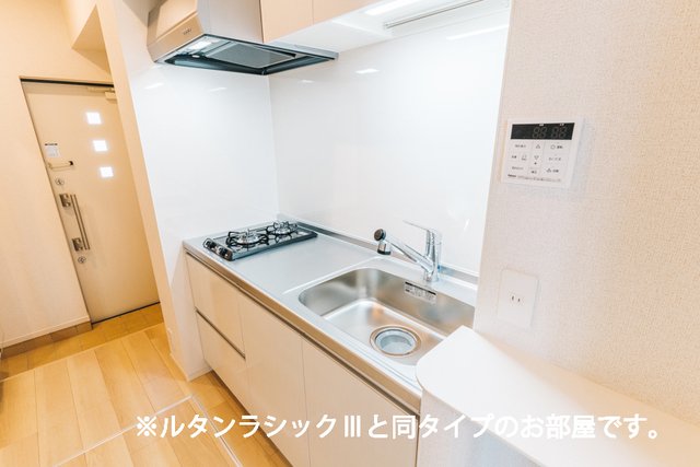 キッチン　コンパクトなキッチンで掃除もラクラク