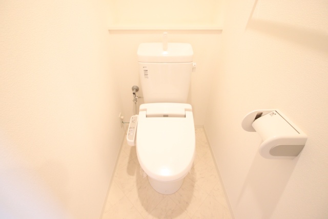 トイレ　※別室の参考写真の為、現況優先です。