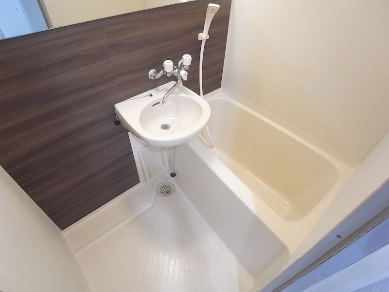 バス・シャワールーム　お風呂も清掃済。