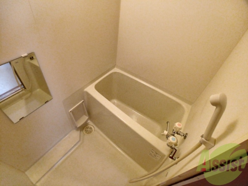 バス・シャワールーム　お風呂になります。一日の疲れを癒してくださいね。