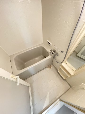 バス・シャワールーム　浴室乾燥機付きで便利です！