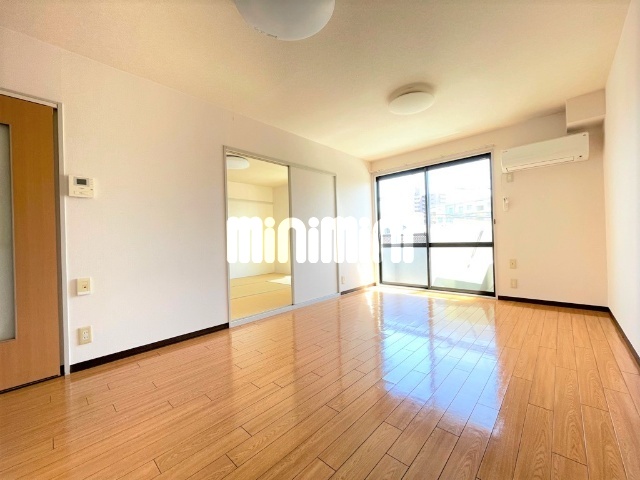 居室・リビング　１１帖の広いリビングです