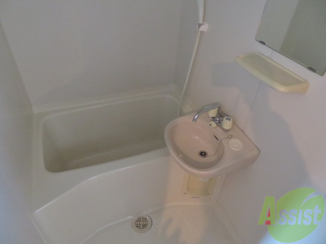 バス・シャワールーム　こちらお風呂場の撮影を致しました。一日の疲れを癒せますね。