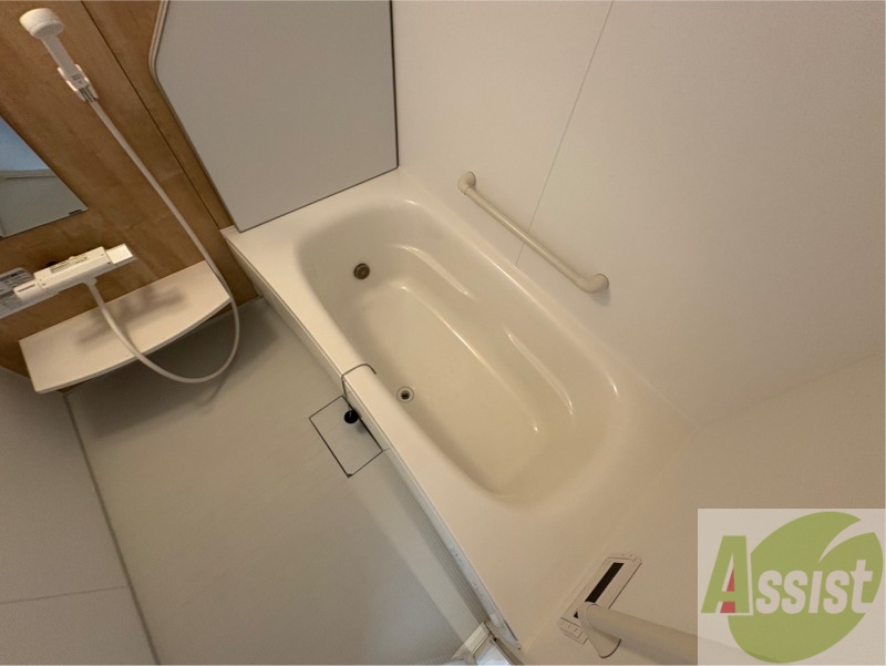 バス・シャワールーム　お風呂になります。一日の疲れを癒してくださいね。