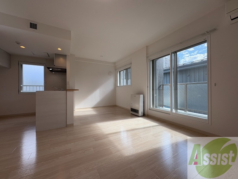 居室・リビング　広々としたリビングですね。使い勝手がよさそうですね！