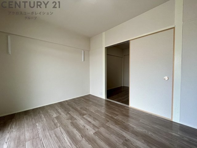 居室・リビング　エアコン付きで快適に過ごせます♪