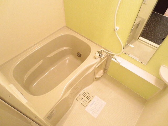 バス・シャワールーム　追い焚き機能付きです♪