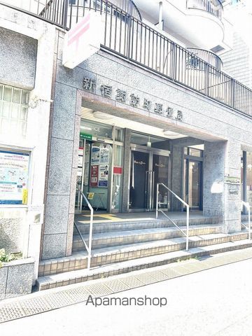 郵便局　新宿諏訪町郵便局（郵便局）まで349m