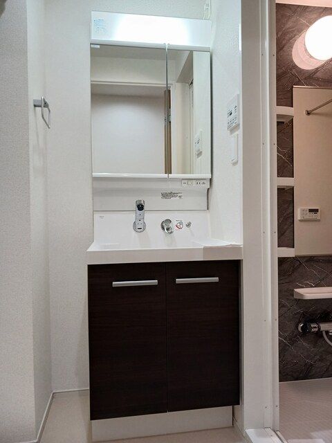 洗面設備　コンパクトで使いやすい洗面所