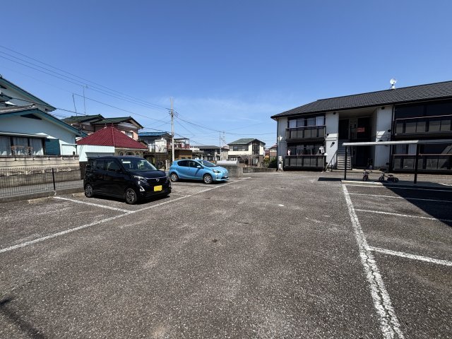 駐車場　敷地内駐車場１台付き。２台目利用時はお問い合わせください。