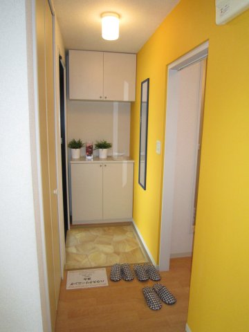 収納　玄関横には収納スペースがあり、収納が多く便利なお部屋です。