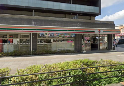 コンビニ　セブンイレブン 扇大橋駅前店（コンビニ）まで592m