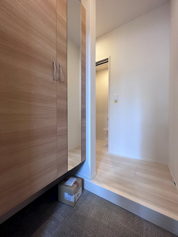 玄関　※写真はサンプルです。
