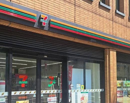 コンビニ　セブンイレブン横浜山下町本町通り店（コンビニ）まで110m