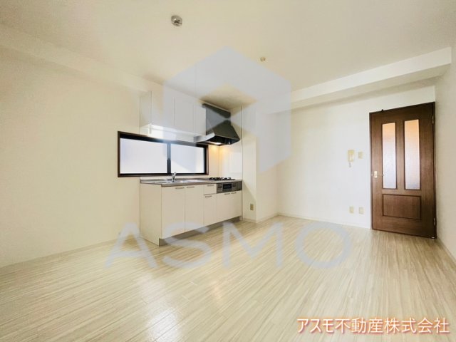 居室・リビング　同マンション別部屋参考写真
