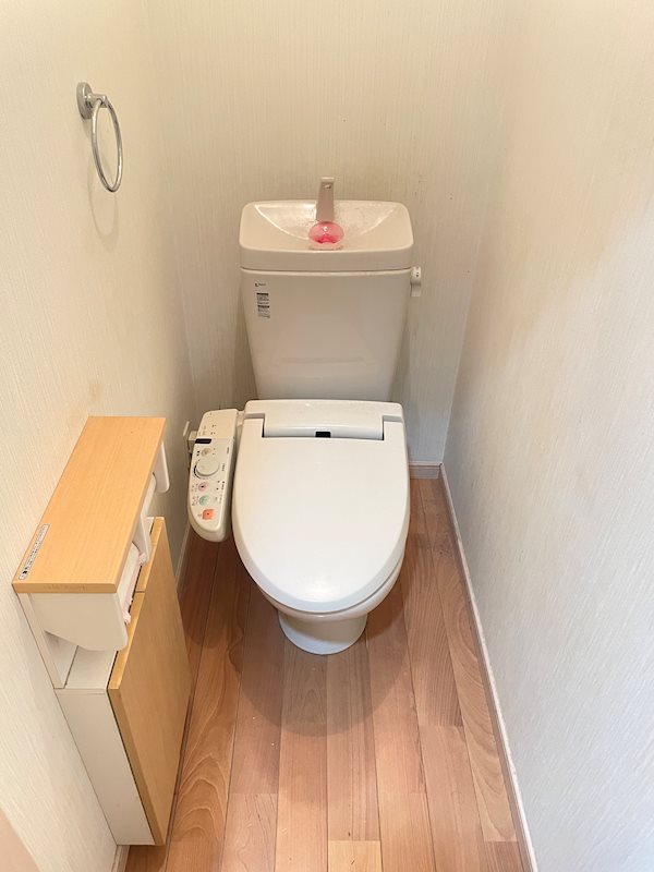 トイレ　温水洗浄便座つき