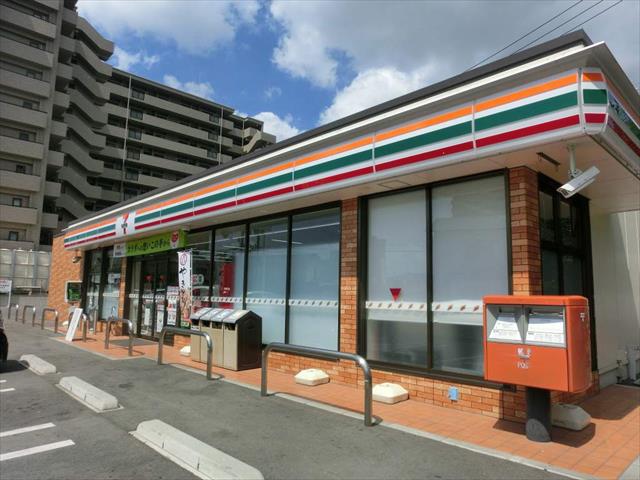 コンビニ　セブンイレブン月毛２丁目店（コンビニ）まで200m