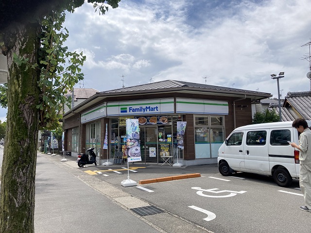 コンビニ　ファミリーマート 北白川店（コンビニ）まで618m