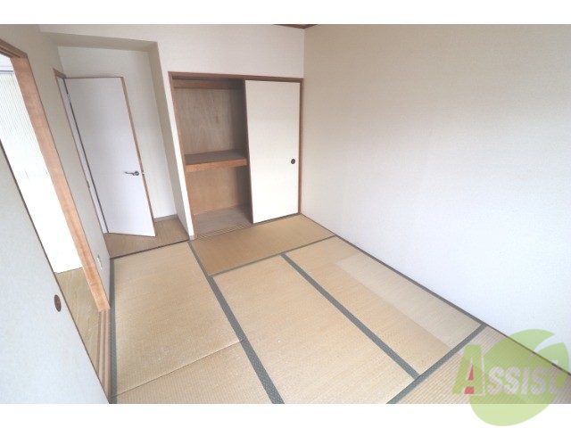 その他部屋・スペース　収納付き和室！大きな窓付きでお部屋も明るいです！