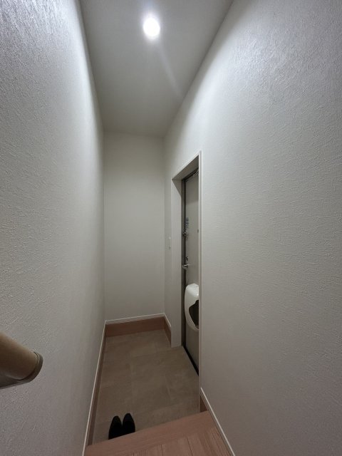玄関　※写真は２０１号室です