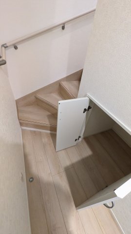 その他設備　階段下収納