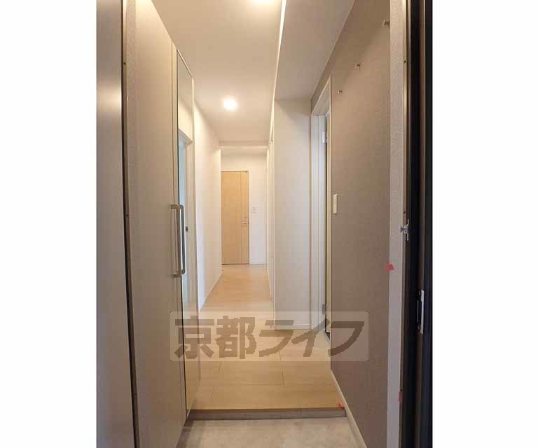 その他部屋・スペース　玄関から見た室内です。