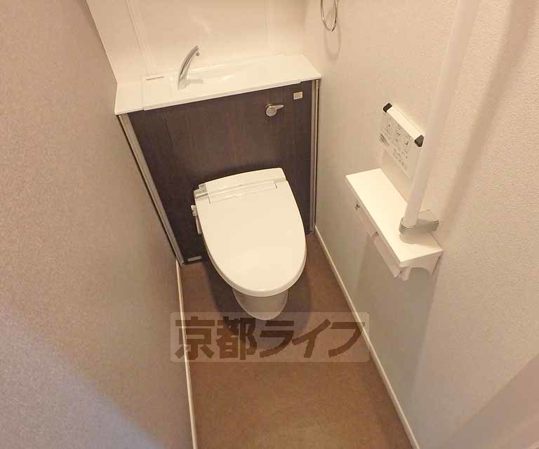トイレ　広さにゆとりのあるトイレです。