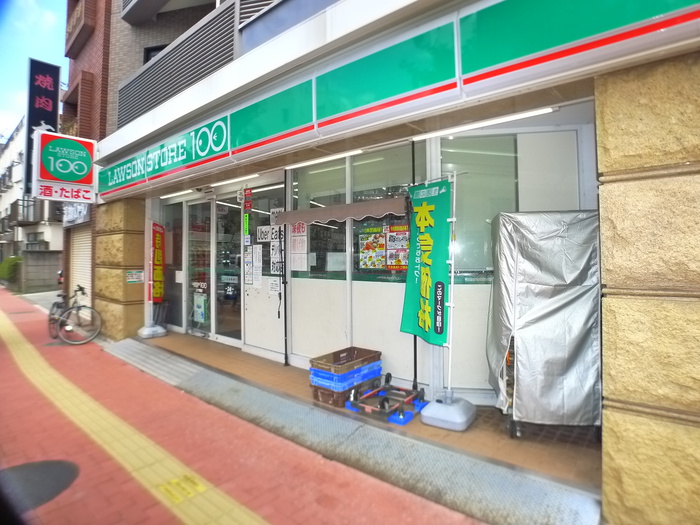 コンビニ　ローソンストア１００（コンビニ）まで162m