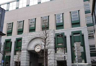 小学校　中央区立日本橋小学校（小学校）まで384m