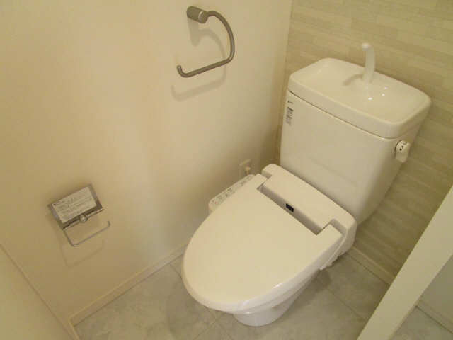 トイレ　※写真は同タイプ別室の写真です。