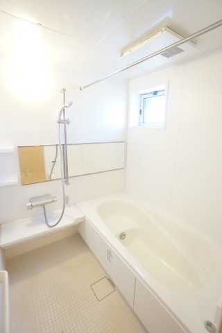 バス・シャワールーム　※同物件、同タイプ、間取り反転のお部屋です