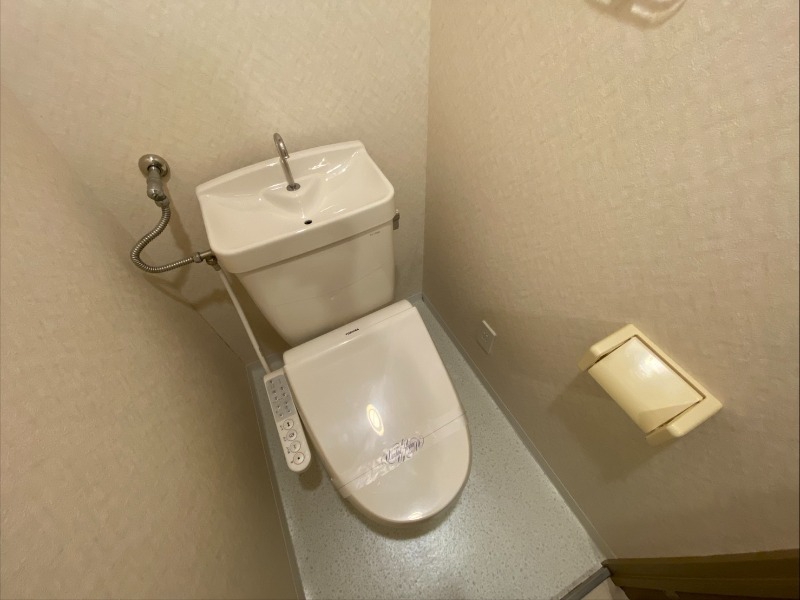 トイレ　こちらはトイレです。清潔感があり、安心して使用できます。