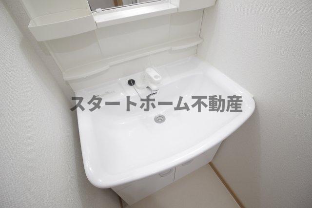 洗面設備　ゆったりとスペースのある洗面所