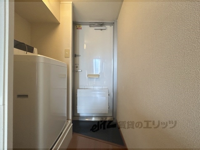 レオパレス西長洲の玄関写真
