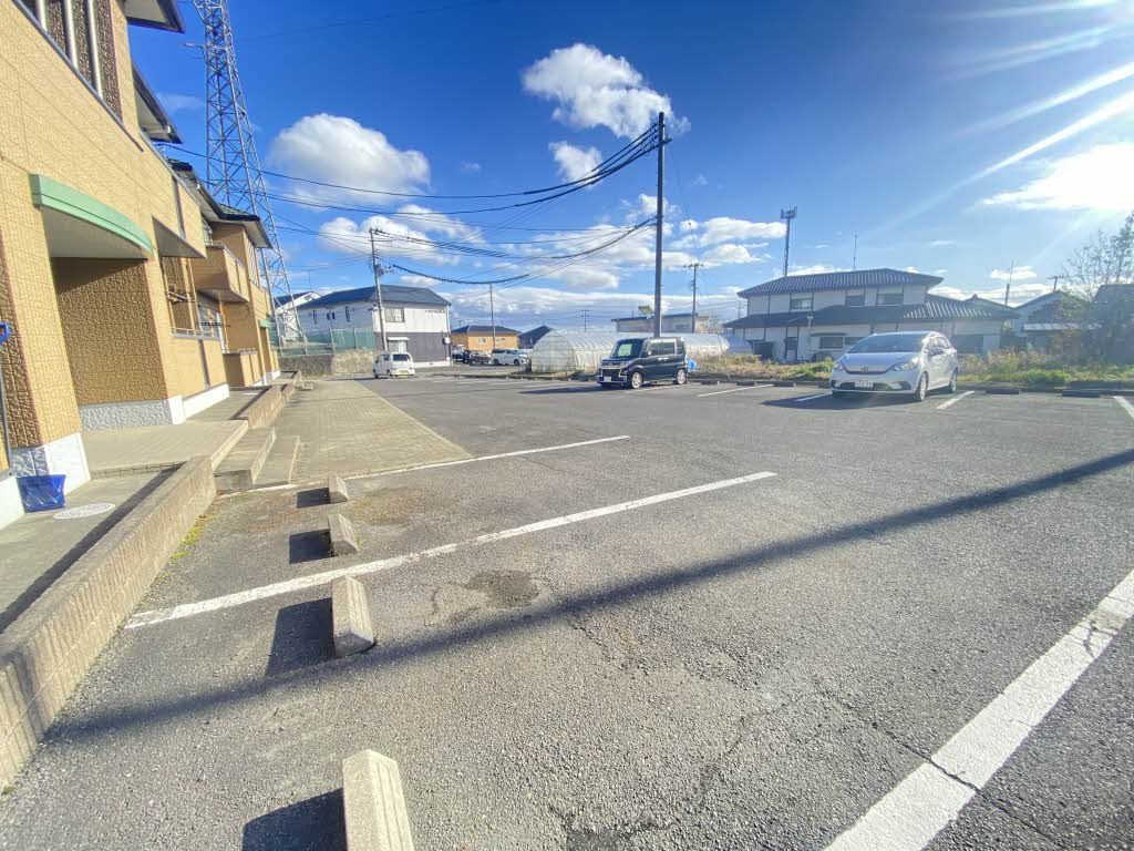 建物外観　駐車場１台付無料
