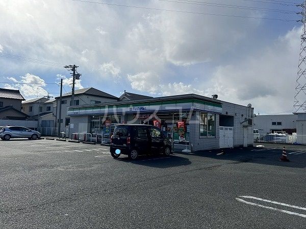 コンビニ　ファミリーマート 豊川牛久保駅通店（コンビニ）まで217m