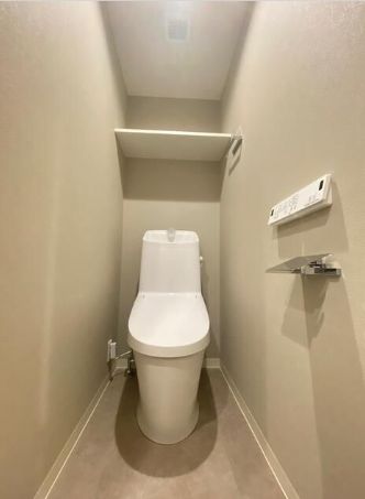 都営大江戸線 月島駅 徒歩1分 12階建 築17年のトイレ写真