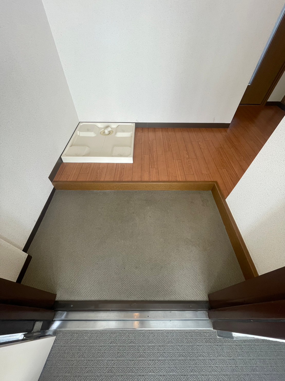 阪急箕面線 箕面駅 徒歩15分 3階建 築37年の玄関写真