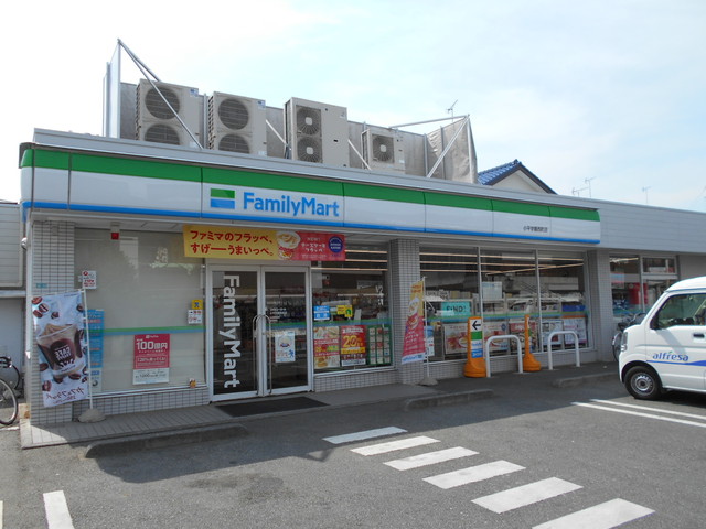 コンビニ　ファミリーマート小平学園西町店（コンビニ）まで450m