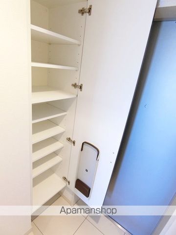 ブルーライン 伊勢佐木長者町駅 徒歩5分 10階建 築16年の玄関写真