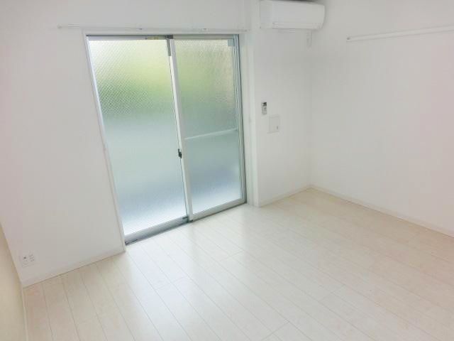 ＪＲ総武線 幕張駅 徒歩12分 2階建 築15年の居間写真