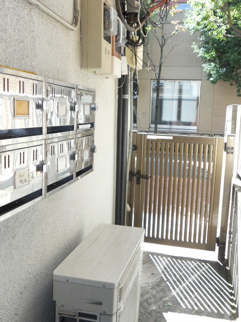 東急田園都市線 三軒茶屋駅 徒歩1分 2階建 築47年の外観写真
