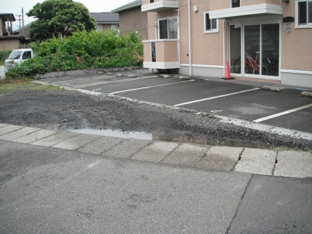 【シャネルコートの駐車場】