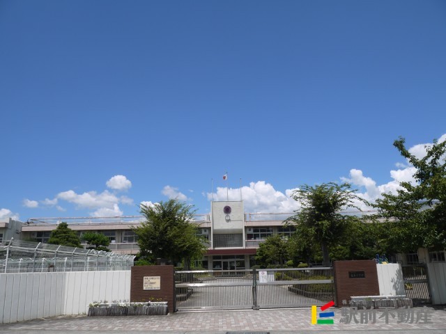 【ラテール参番館の小学校】