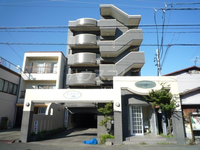 静岡市葵区新富町のマンションの建物外観