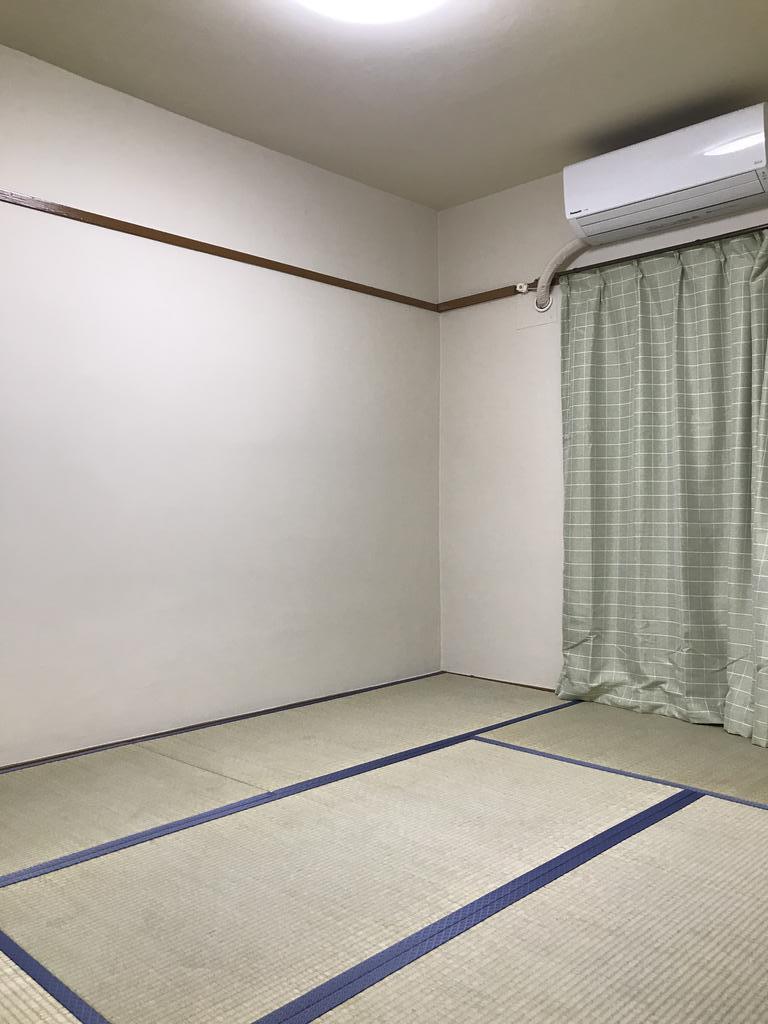 春日マンションの居間写真