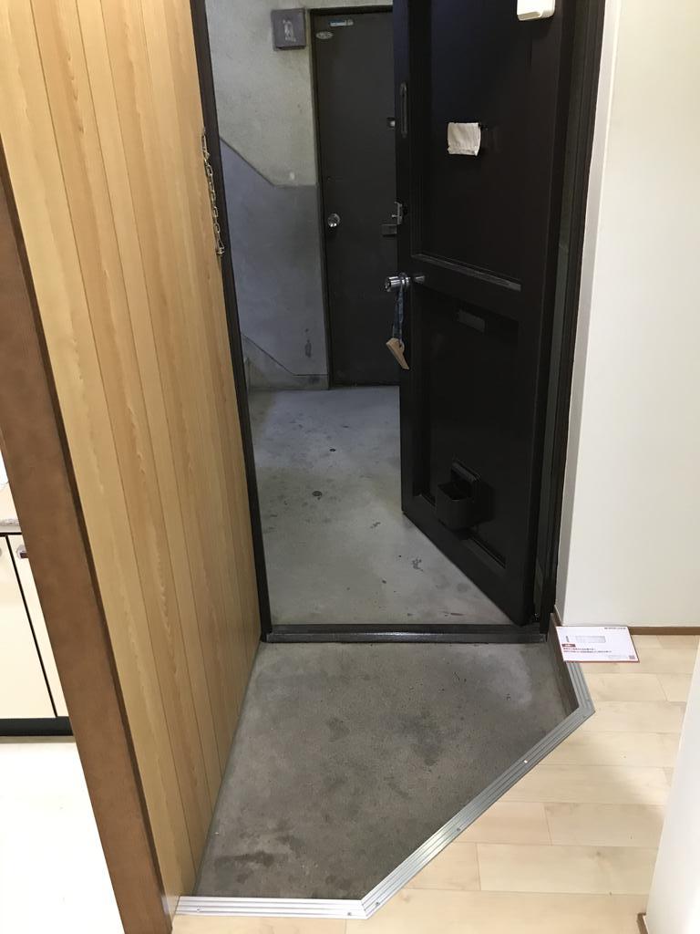 春日マンションの玄関写真
