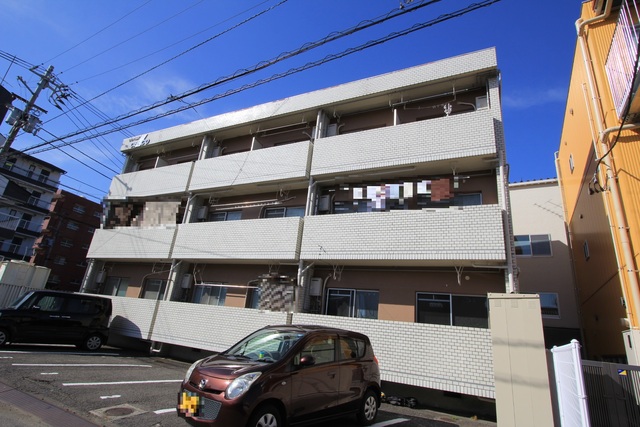 松山市枝松のマンションの建物外観