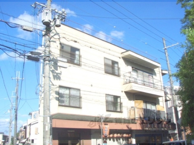 京都市右京区梅津徳丸町のマンションの建物外観